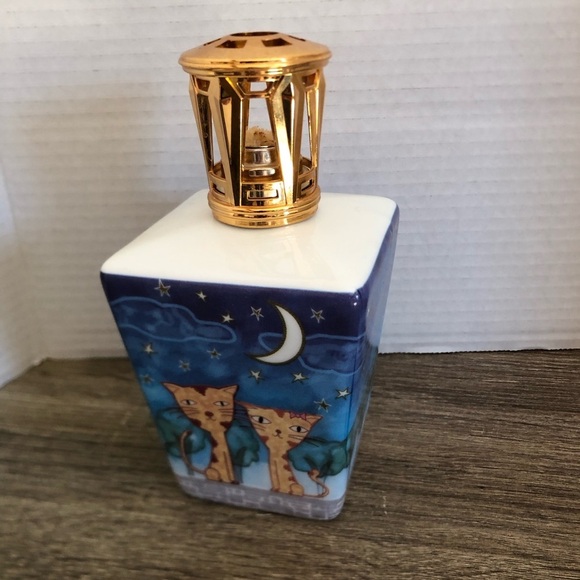 Eden Oil Diffuser with Cat Design - Picture 1 of 9